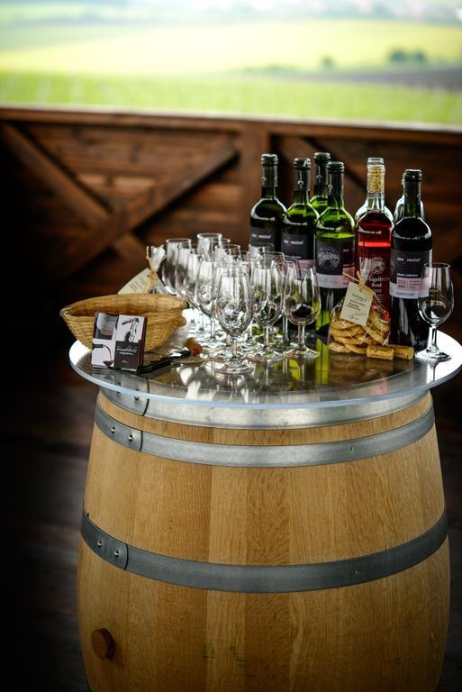 Penzion Vino Hruska Blatnička Exterior foto