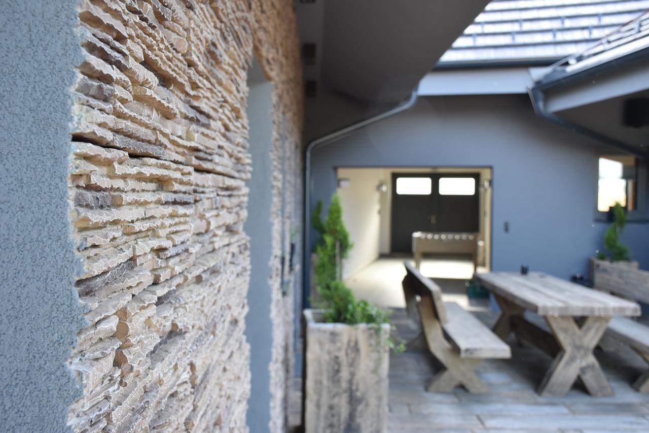 Penzion Vino Hruska Blatnička Exterior foto