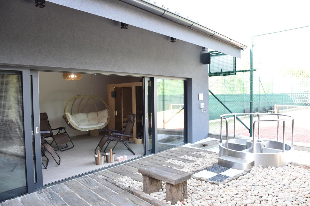 Penzion Vino Hruska Blatnička Exterior foto